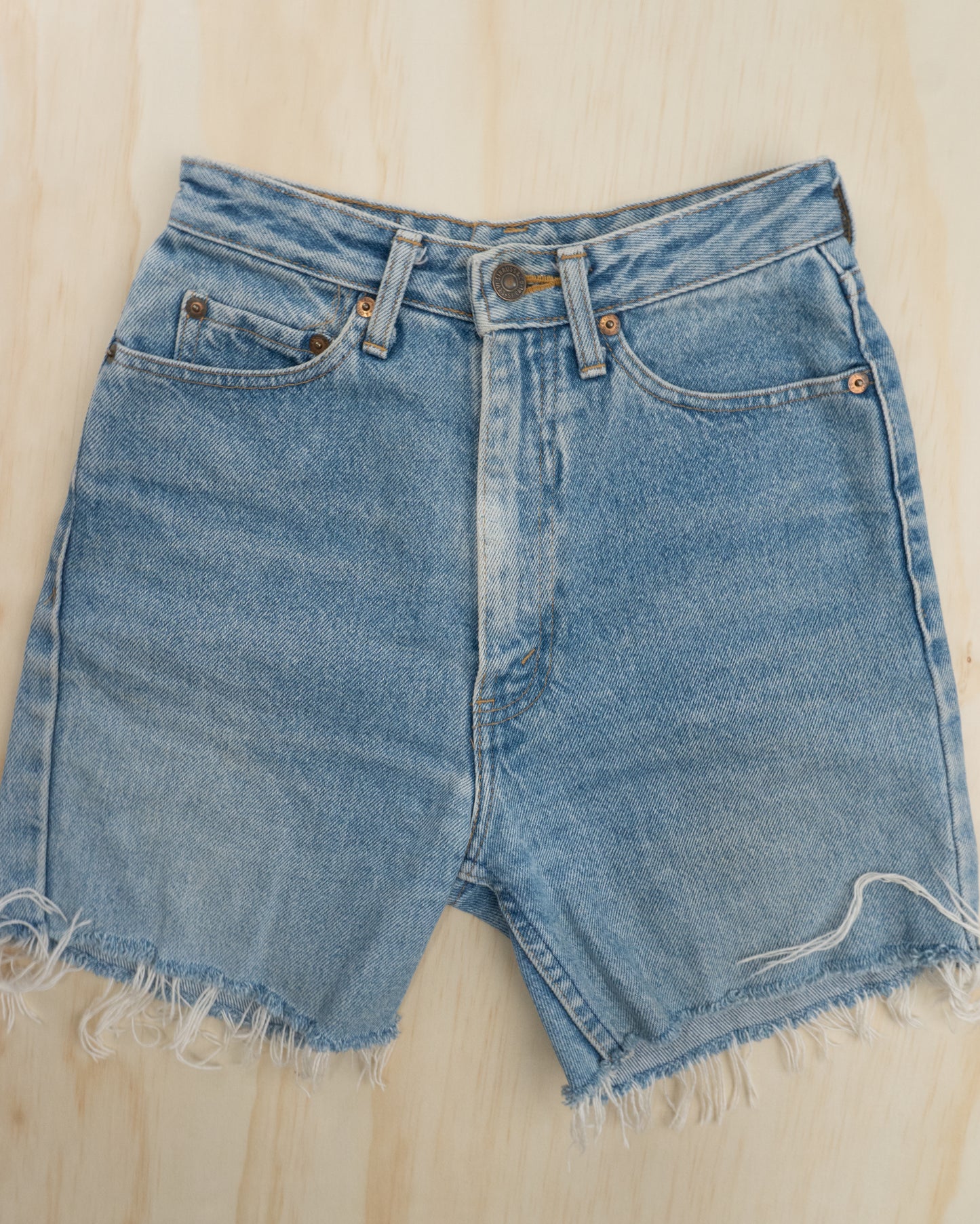 Vintage Levi’s Denim Shorts - 24