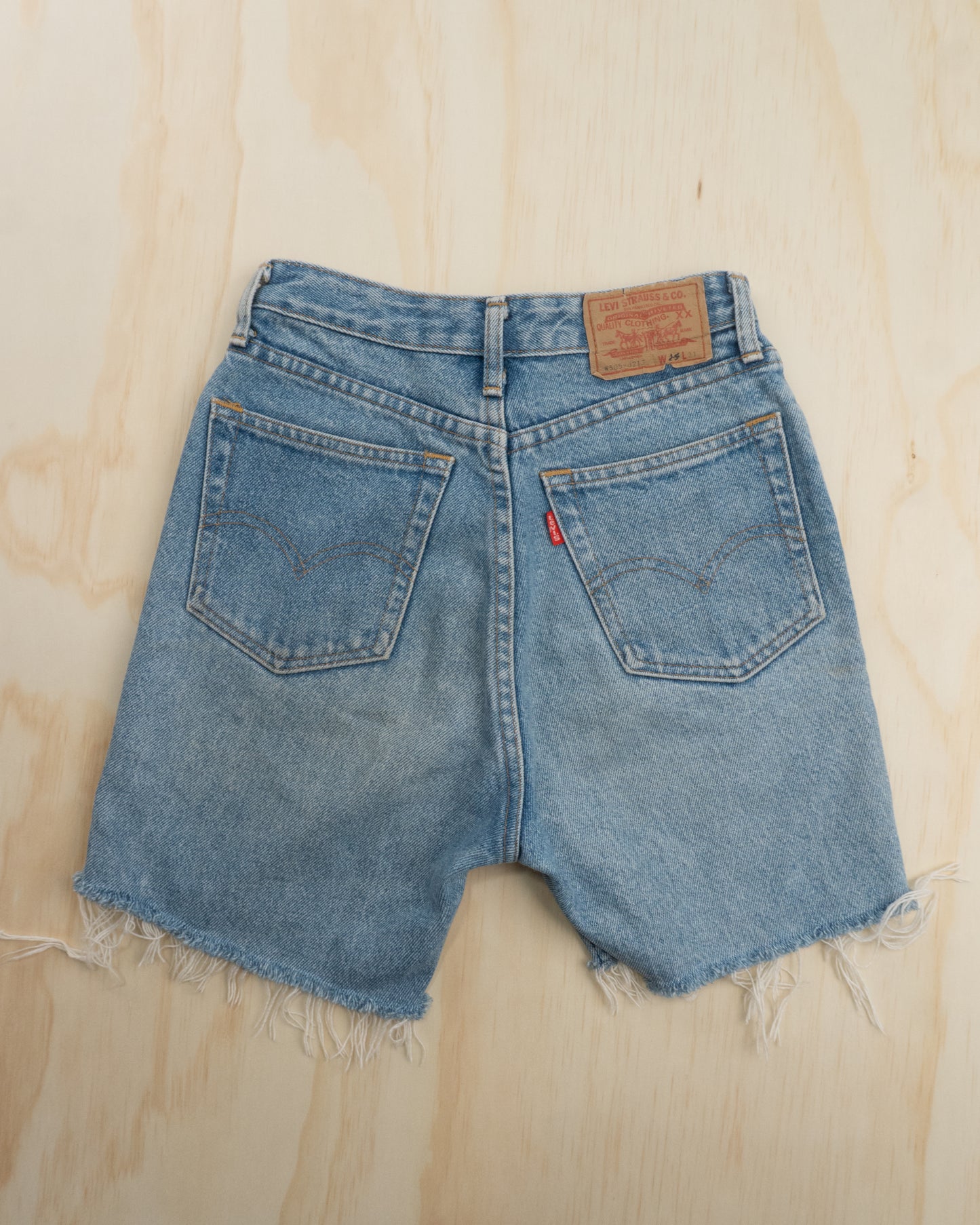 Vintage Levi’s Denim Shorts - 24